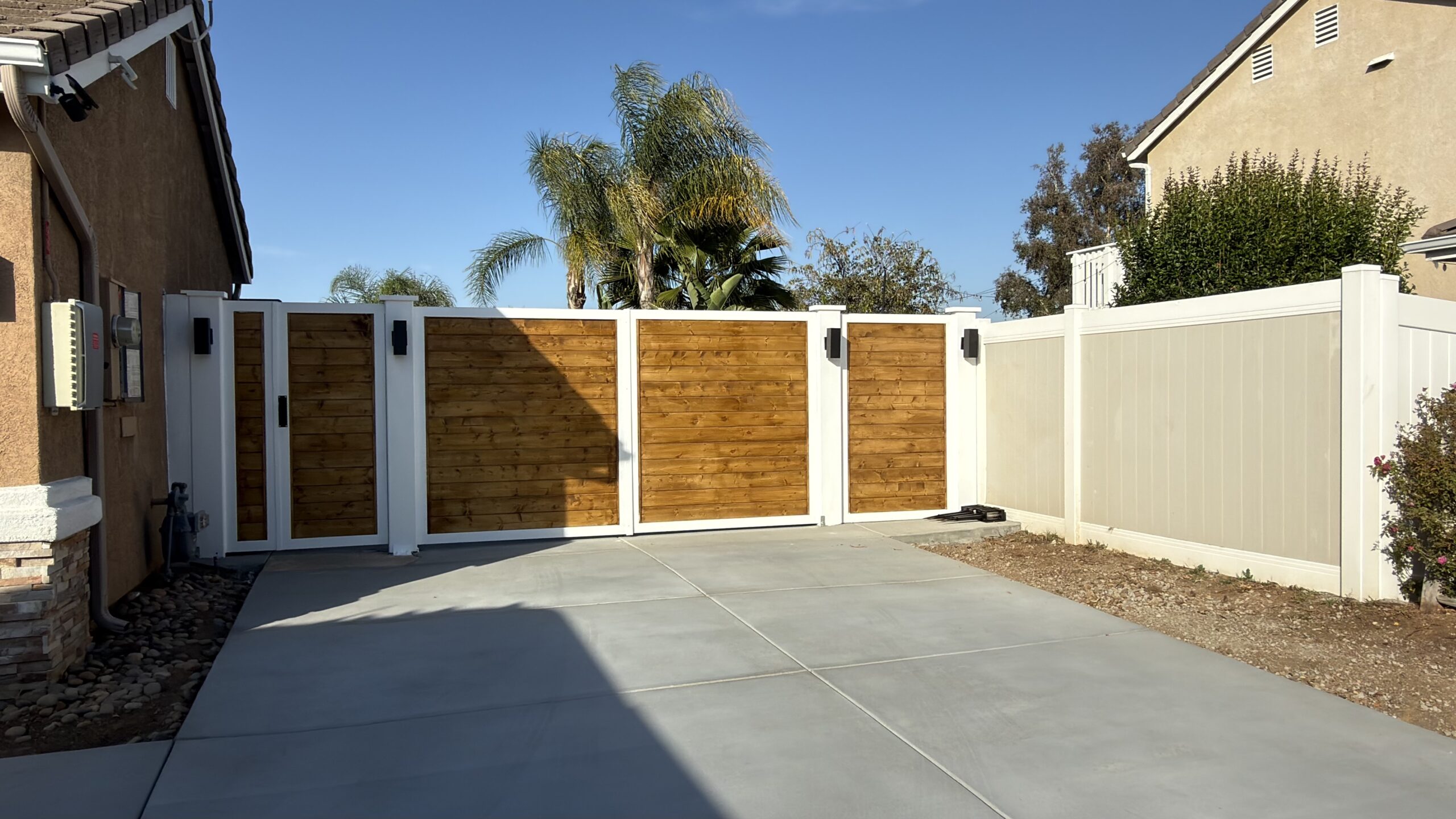 Custom Driveway Gate & Pedestrian Entry – Wood, Metal & Architectural Lighting